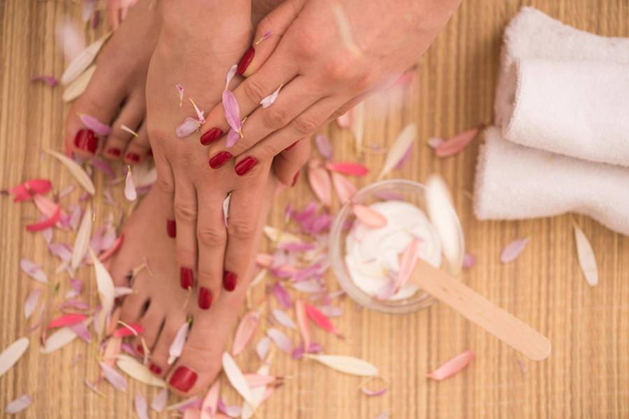 Manicure i pedicure jako ważny element codziennej pielęgnacji